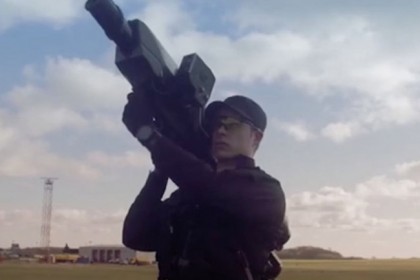 Cảnh sát Anh được huấn luyện sử dụng Bazooka để tóm Drone sau sự cố sân bay Gatwick